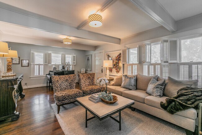 Building Photo - Charming Bungalow - Arlington Heights