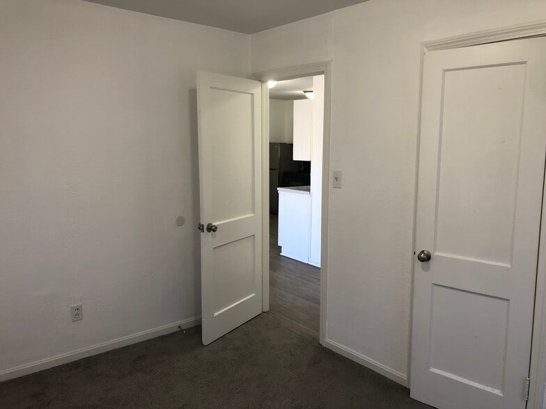 Building Photo - 1928 N Hood St