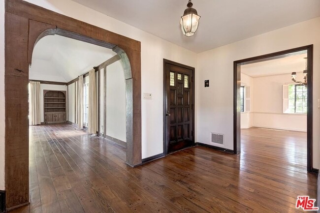 Building Photo - 201 Tavistock Ave