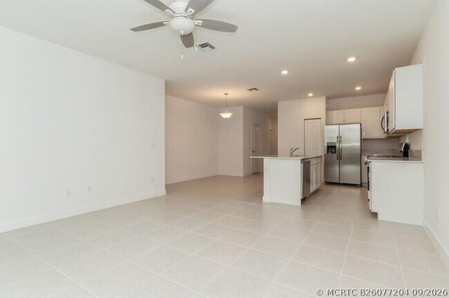Building Photo - 4547 Hollister Ave