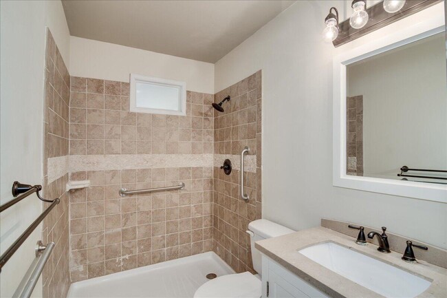 Building Photo - 2301 Mura Dr