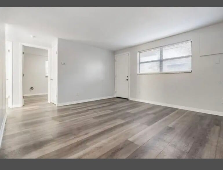 Building Photo - 1707 E Idell St