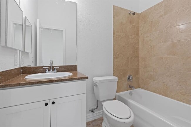 Building Photo - 404 Mesa Dr