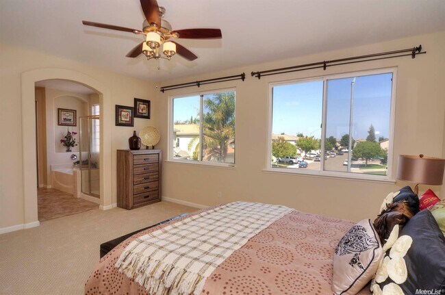 Building Photo - Wonderful Two Story Single House with Gorg...