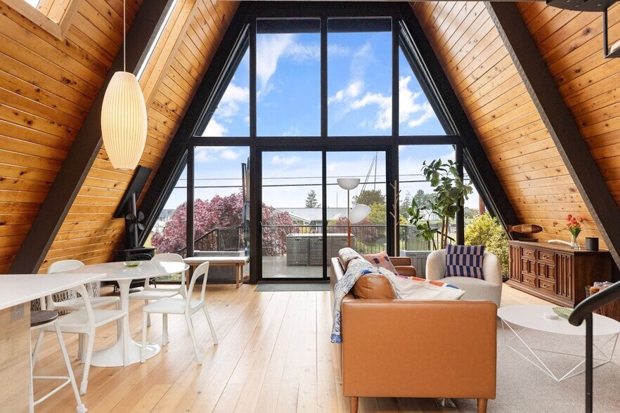 Building Photo - 3679 S Shorewood Ave