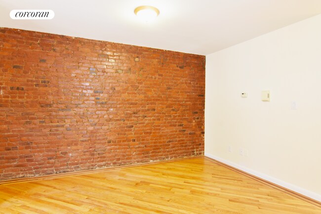 Building Photo - 32 Greene Ave