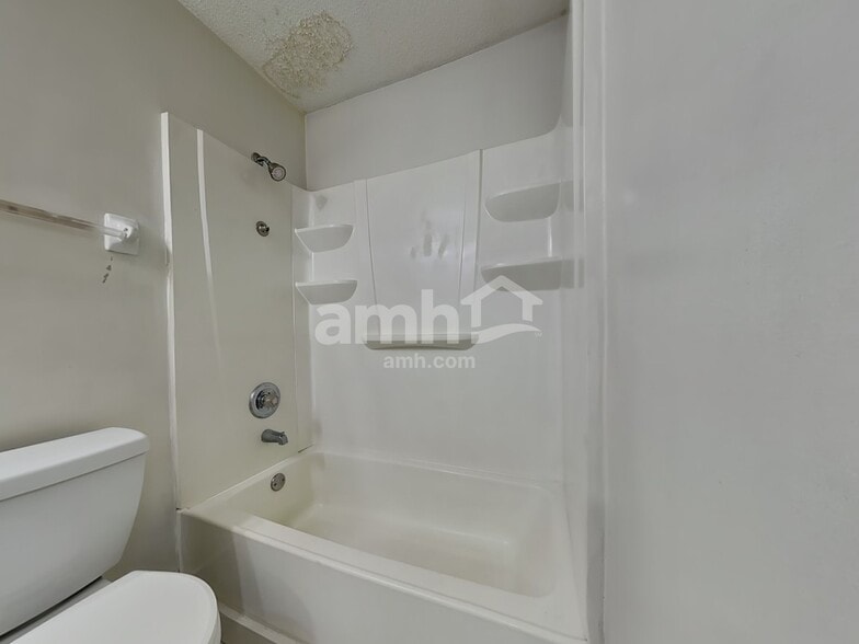 Building Photo - 4920 Misty River Rd