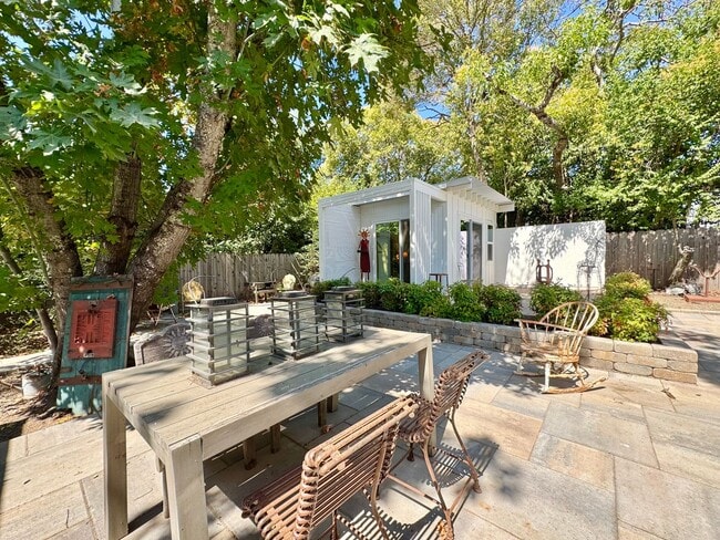 Building Photo - Rare Find Saint Helena Gem, “Upper Tainter...