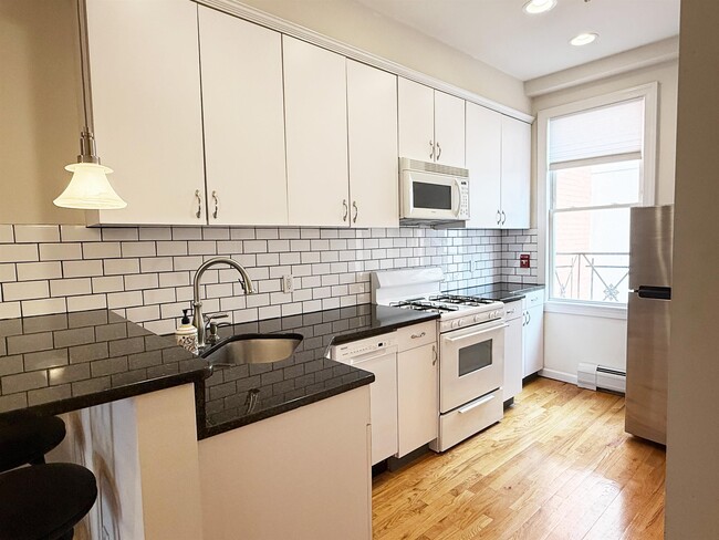 Building Photo - 358 3rd St