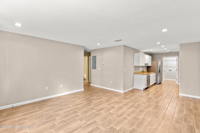 Building Photo - 442 SW Naha St