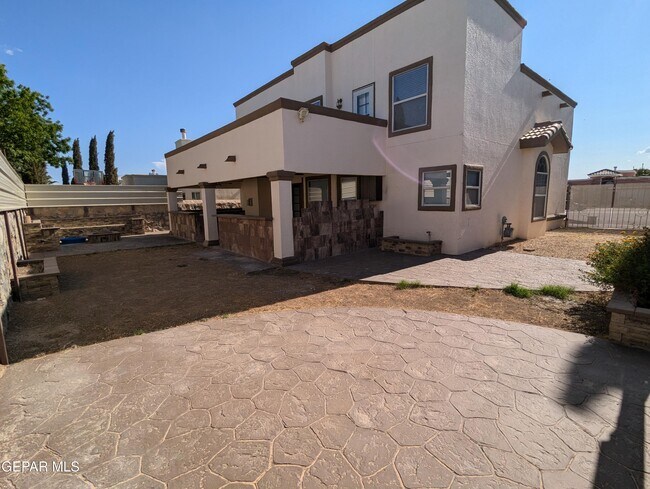 Building Photo - 636 Paseo De Flor Cir