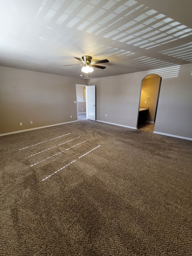 Building Photo - Spacious 4 Bedroom for Rent on Desert Lily