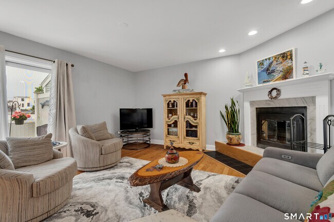 Building Photo - 92 Limewood Ave