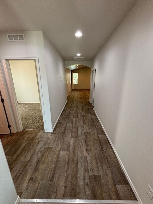 Building Photo - Single Level Post Falls Home (APP#233)