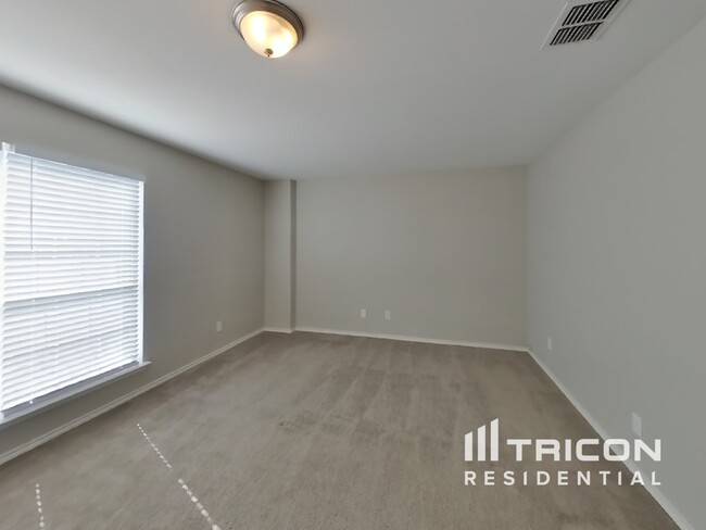 Building Photo - 10411 Trotters Bay