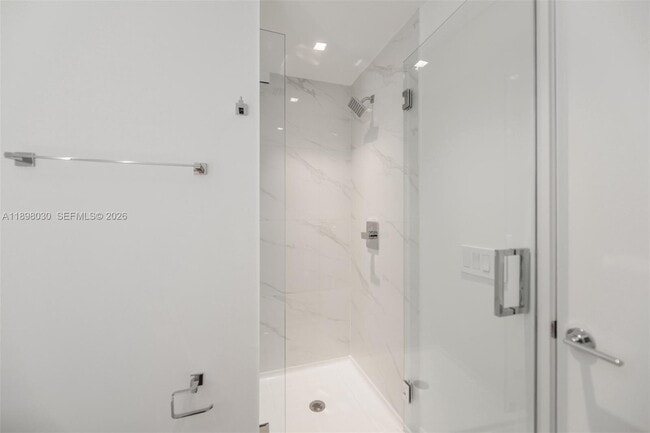 Building Photo - 700 NE 24th St