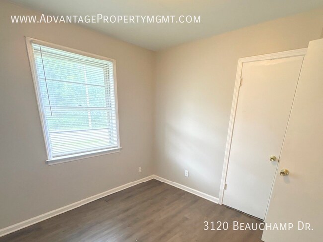 Building Photo - 3120 Beauchamp Dr