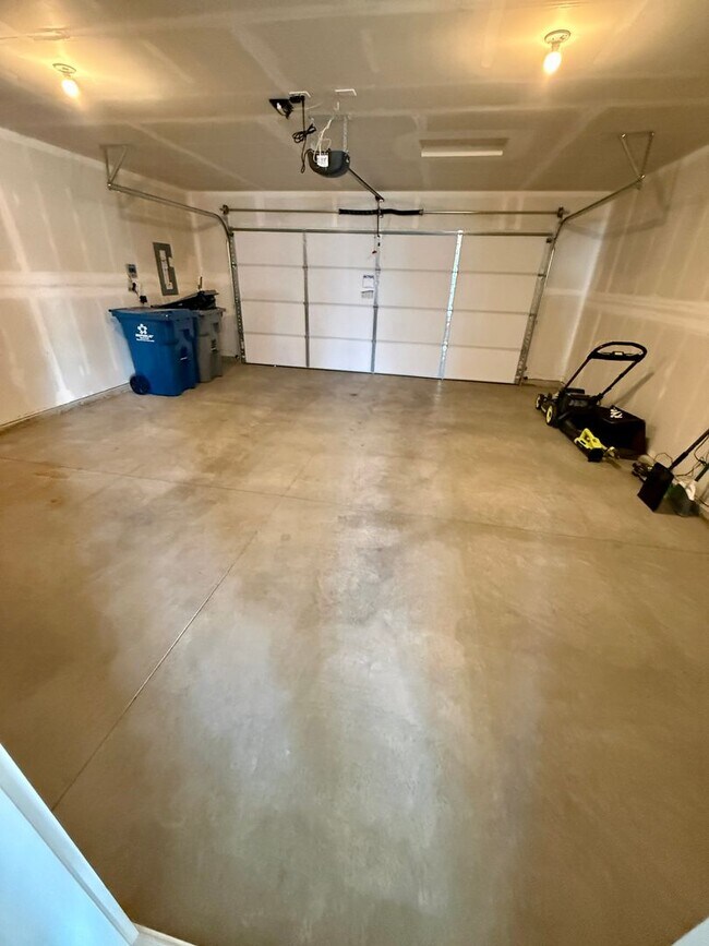 Building Photo - 3-bedroom home in Caldwell, ID