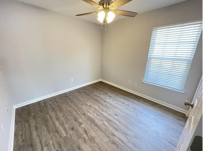 Building Photo - 4996 Southgate Pkwy