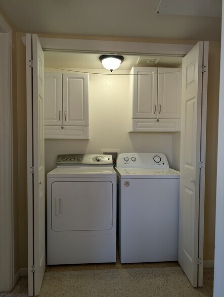 Building Photo - 2631 E 15th St