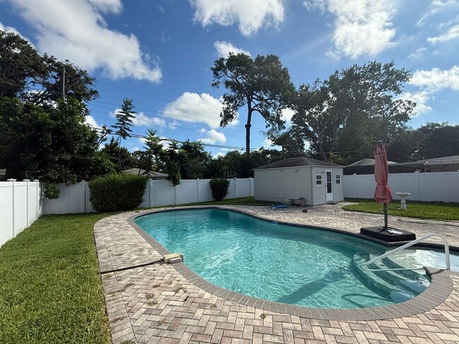 Building Photo - 3/2 Pool Home