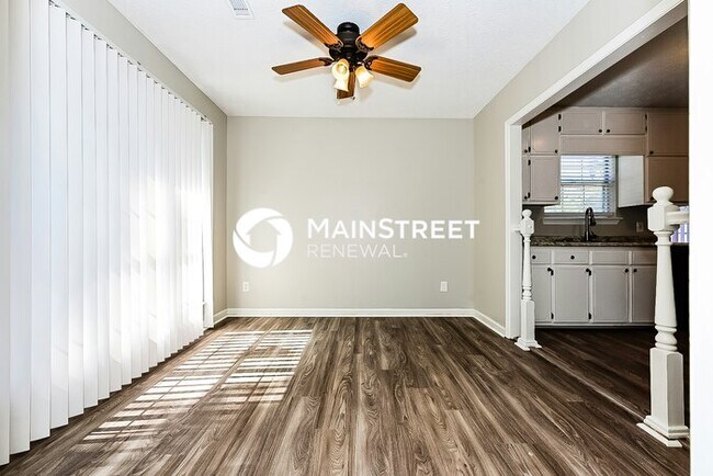 Building Photo - 3 Bedroom Pet-Friendly Home in Riverdale, GA with Main Street Renewal