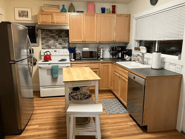 Building Photo - 756 N 76th St