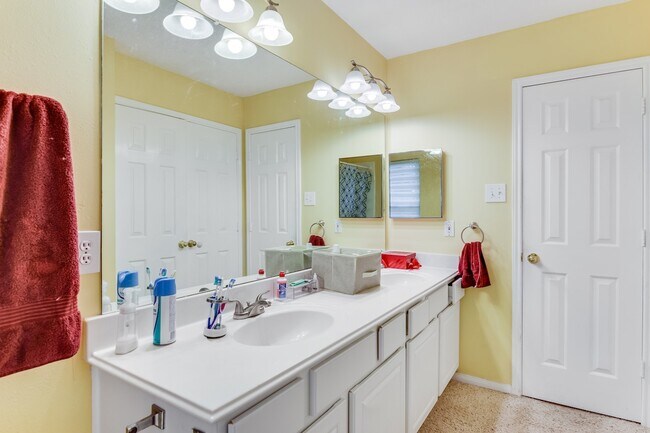 Building Photo - 317 Vantage Pointe Cir