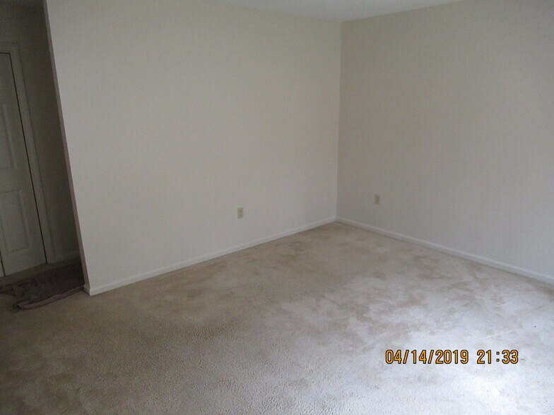 1 ST FLOOR MASTER BEDROOM - 100 Winterbourne Ln