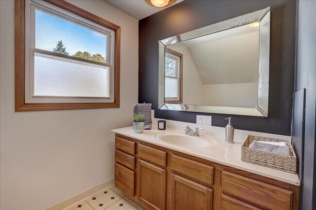 Building Photo - 4Bed/2Bath - Home For Rent in Fort Atkinson