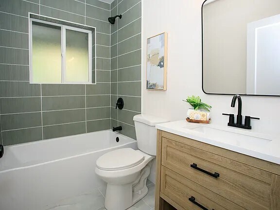 Building Photo - 348 N 200 W