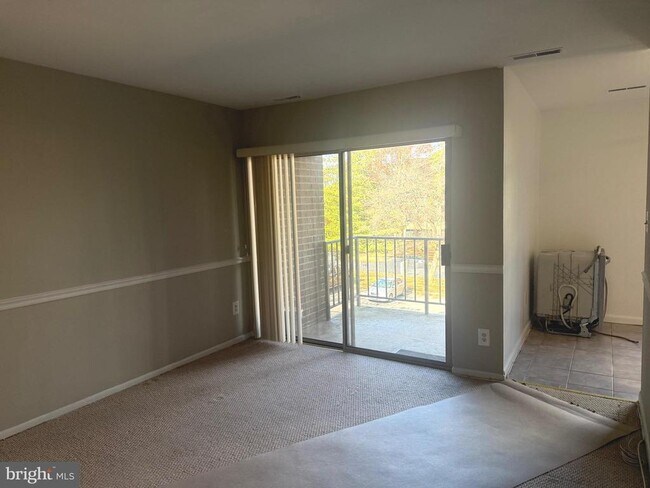 Building Photo - 3300 Woodburn Village Dr