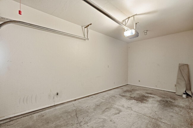 Building Photo - 1126 W Elliot Rd