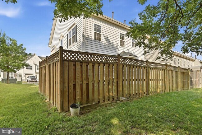 Building Photo - 300 Kintyre Ln