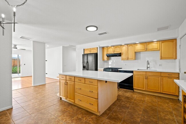 Building Photo - 73425 San Nicholas Ave