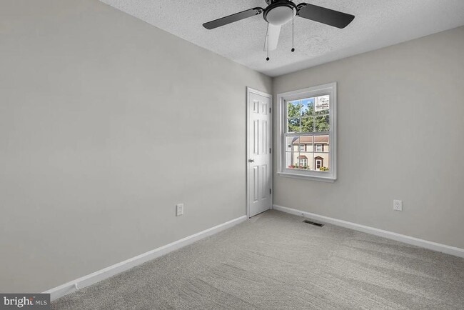 Building Photo - 8529 Englewood Ct