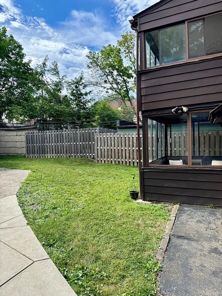Building Photo - 3682 Glencairn Road