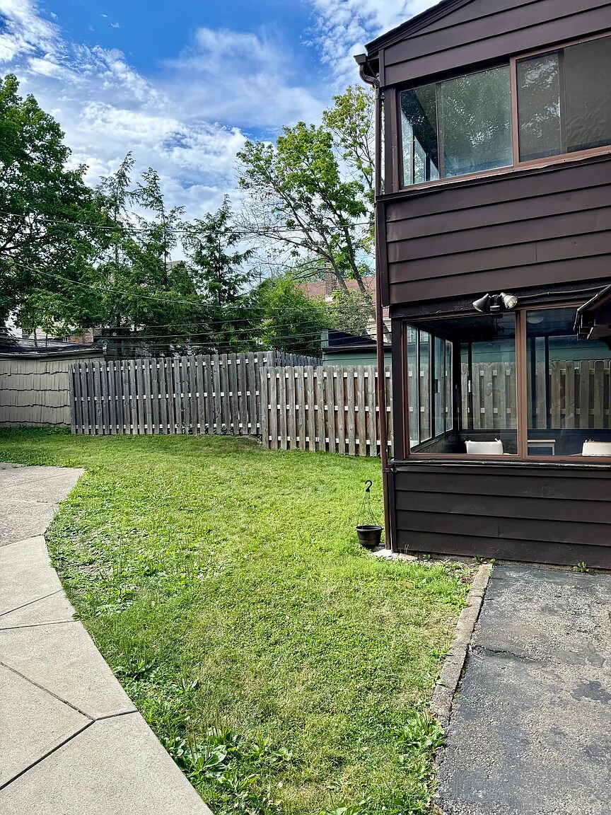 Building Photo - 3682 Glencairn Road