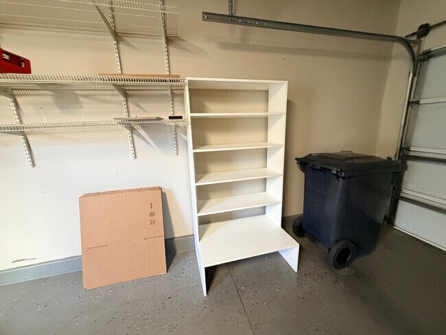 Building Photo - Spacious 3-Bed, 2-Bath Townhome in Ka Maka...