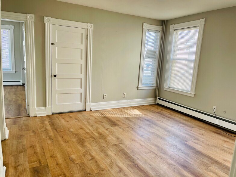 Living room - 28 Madison Ave