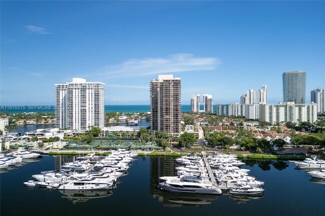 Building Photo - 19901 E Country Club Dr