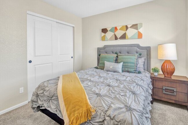 Building Photo - Off-The-Charts Incredible Collier Hill Home