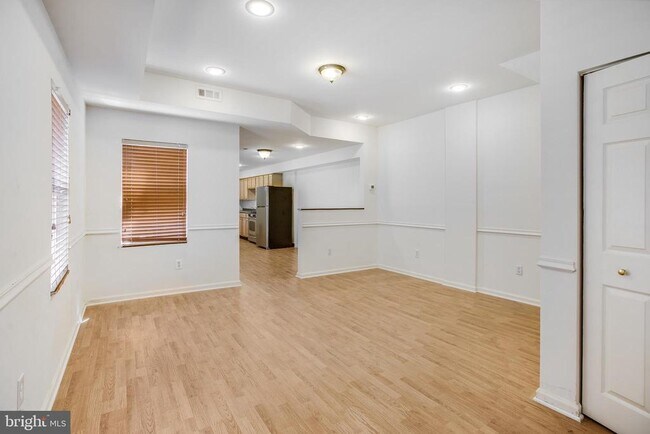Primary Photo - 729 10th St NE