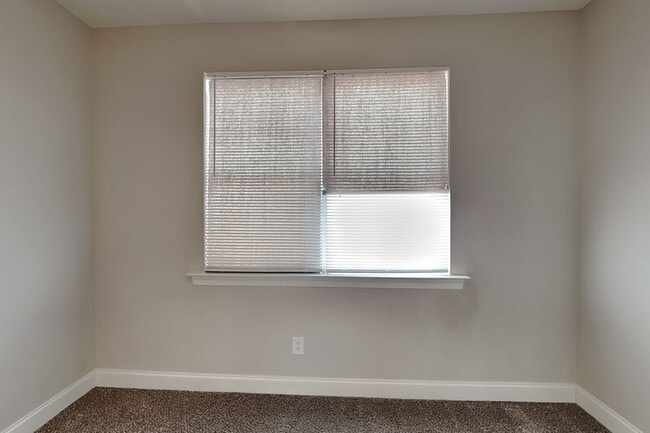 Building Photo - 1121 Camellia Ridge Dr