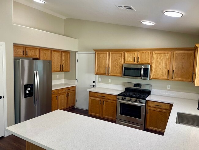 Building Photo - BEAUTIFUL SINGLE STORY HOME IN GATED COMMUNITY OF STALLION MOUNTAIN