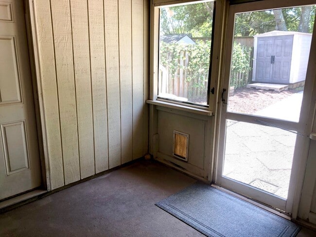 Building Photo - Available 9/15. Beautifully Remodeled Town...