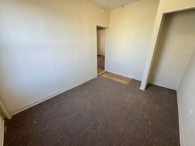 Building Photo - 203 N 9th Ave