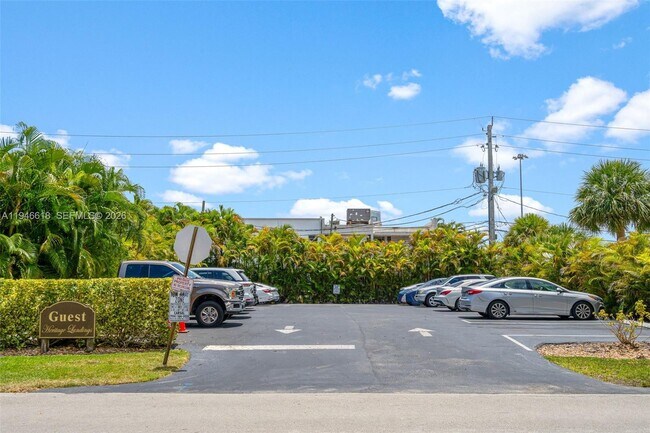 Building Photo - 3121 NE 51st St