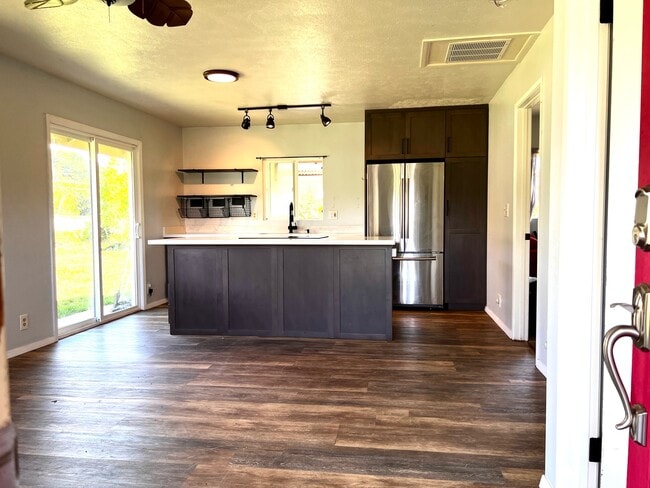 Building Photo - 15-1528-1528 3rd Ave.