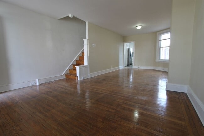 Building Photo - 124 W Pomona St